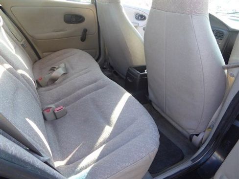 Used 2002 Saturn S-Series SL1 image 17