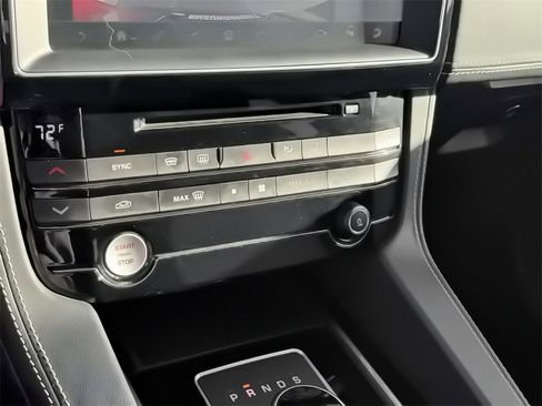 Used 2017 Jaguar F-PACE R-Sport image 22