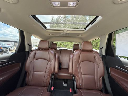 Used 2018 Buick Enclave Avenir w/ Avenir Technology Package AWD/4WD image 3