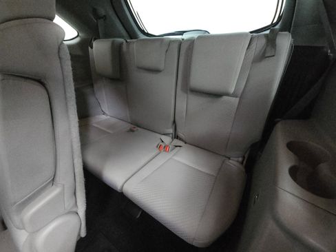 Used 2019 Toyota Highlander LE AWD/4WD image 6