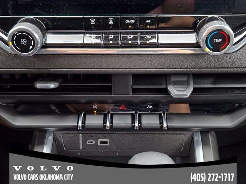 Used 2024 Chevrolet Colorado Trail Boss w/ Technology Package AWD/4WD image 15