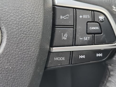 Used 2021 Toyota Sienna XLE FWD image 24