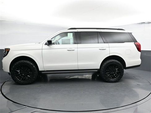 New 2025 Ford Expedition Active image 9