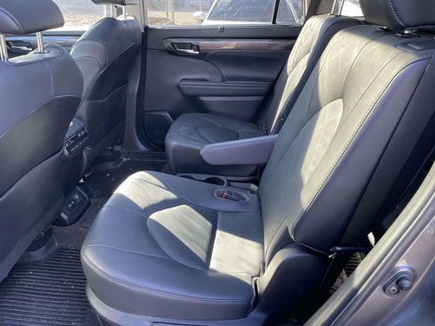 Used 2021 Toyota Highlander Platinum image 21