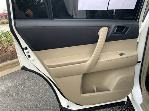 Used 2013 Toyota Highlander FWD image 15