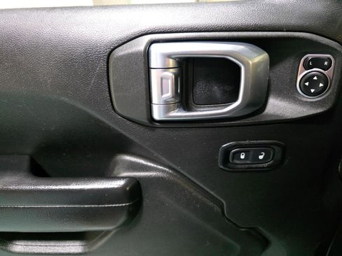Used 2021 Jeep Gladiator Sport AWD/4WD image 18