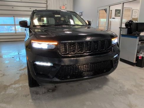 Used 2023 Jeep Grand Cherokee Limited w/ Luxury Tech Group II image 36