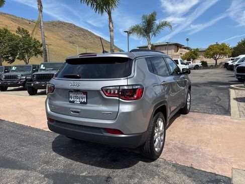 Used 2022 Jeep Compass Latitude w/ Sun and Sound Group AWD/4WD image 10