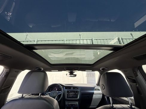 Used 2022 Volkswagen Tiguan SEL R-Line image 8