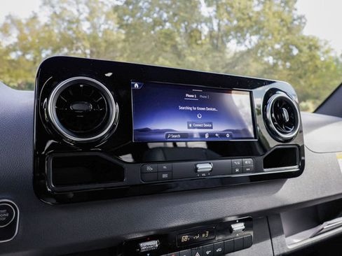 Used 2025 Mercedes-Benz Sprinter 2500 image 31