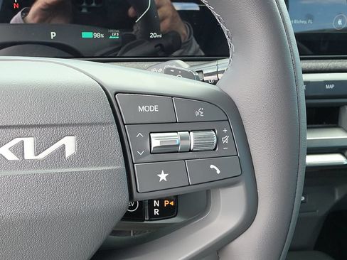 New 2027 Kia EV3 Wind FWD image 28