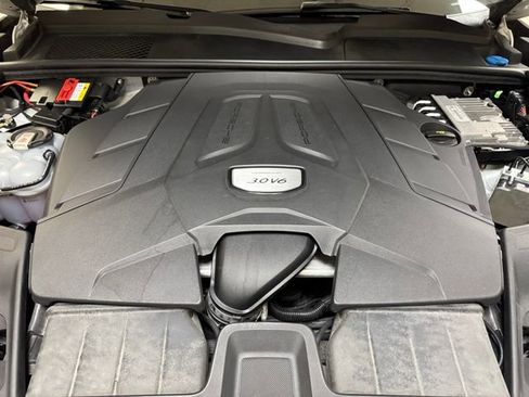 Used 2022 Porsche Cayenne image 26