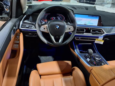 Used 2022 BMW X7 xDrive40i w/ Premium Package AWD/4WD image 8