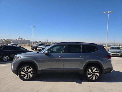 Used 2025 Volkswagen Atlas SE FWD image 7