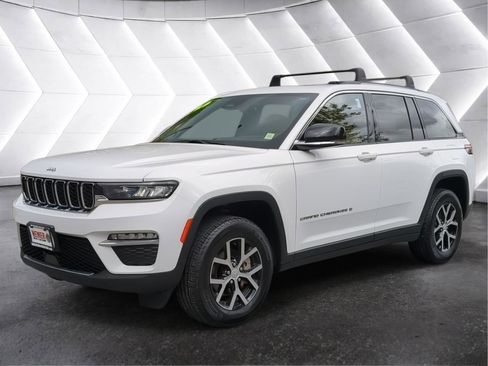 Used 2023 Jeep Grand Cherokee Limited w/ Trailer Tow Prep Group (B) AWD/4WD image 7