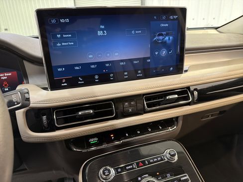 Used 2023 Lincoln Nautilus AWD w/ Premium Package image 17