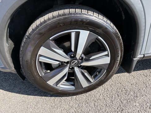 Used 2022 Nissan Rogue SL w/ SL Premium Package image 11