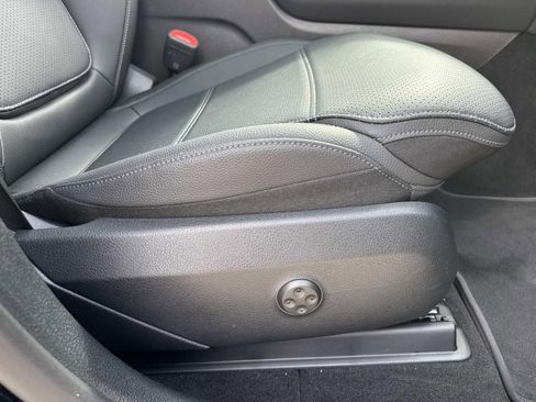 Used 2025 Mercedes-Benz GLC 300 image 14