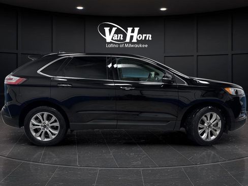 Used 2024 Ford Edge Titanium image 2