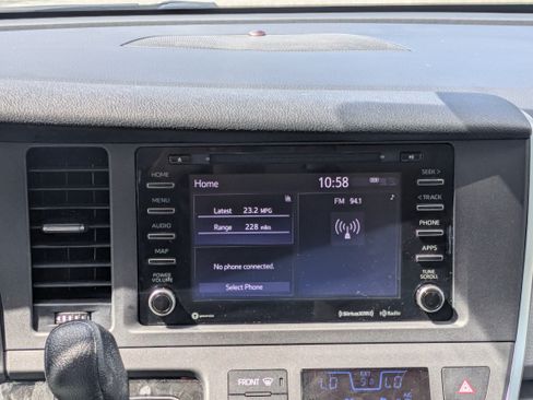 Used 2020 Toyota Sienna LE FWD image 17