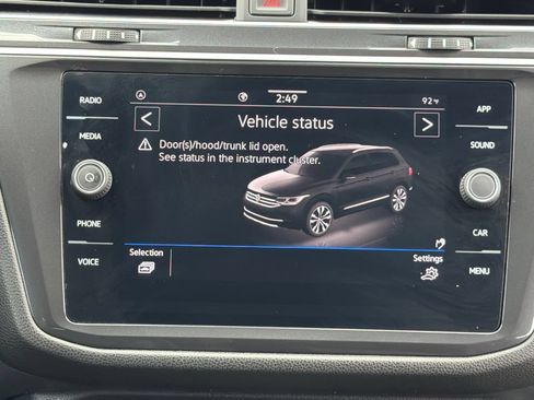 Certified 2023 Volkswagen Tiguan SE FWD image 9