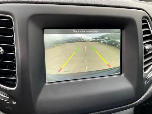 Used 2019 Jeep Compass Latitude w/ Cold Weather Group image 23