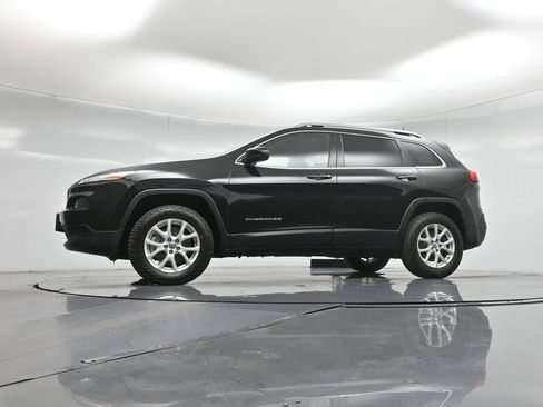Used 2017 Jeep Cherokee Latitude w/ Trailer Tow Group AWD/4WD image 7