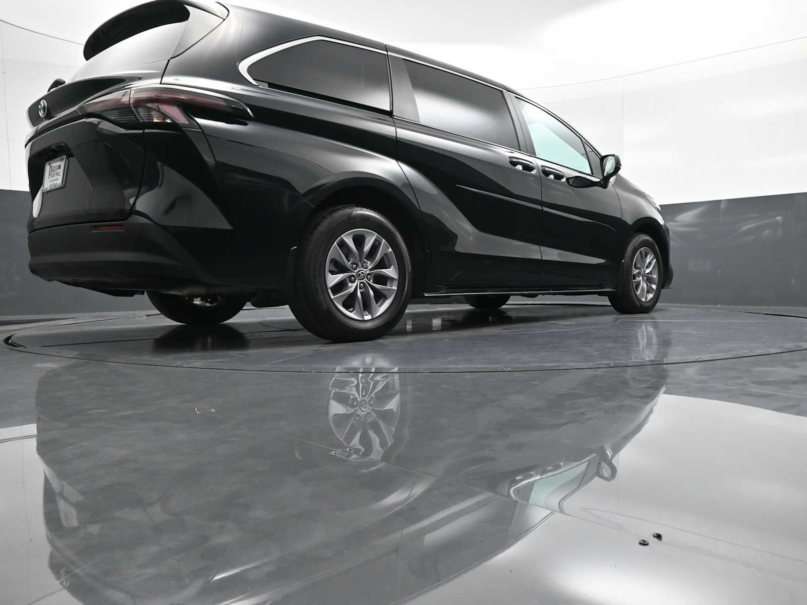 Used 2024 Toyota Sienna LE w/ Protection Package (TMS) AWD/4WD image 26
