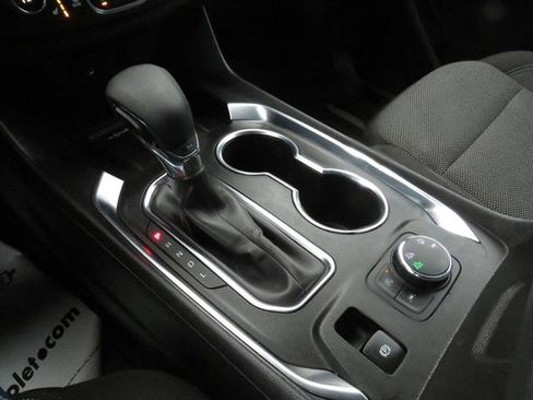 Used 2023 Chevrolet Traverse LT image 23