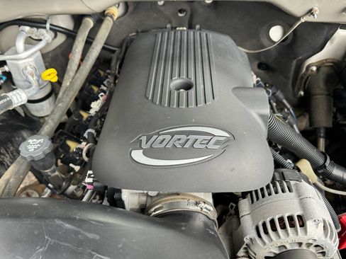 Used 2005 Chevrolet Silverado 2500 LS image 27