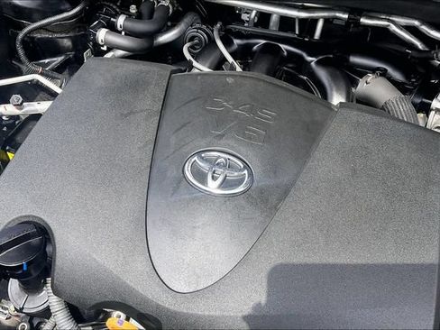 Used 2021 Toyota Highlander XLE FWD image 35