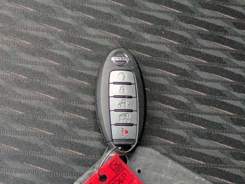 Used 2020 Nissan Rogue SV image 32