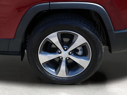 Used 2019 Jeep Cherokee Limited FWD image 9