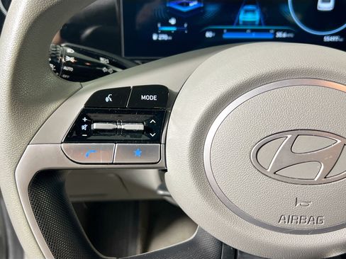 Used 2024 Hyundai Elantra SEL FWD image 18