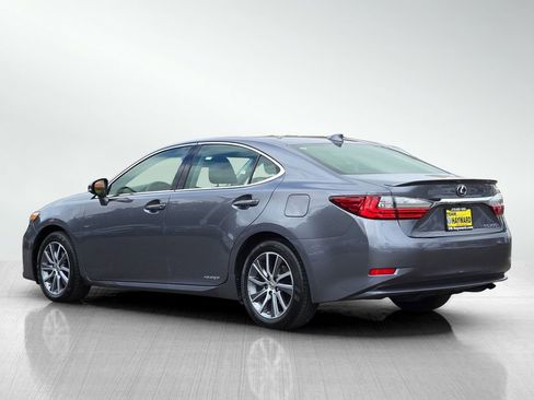 Used 2016 Lexus ES 300h w/ Luxury Package w/Wood Trim image 6