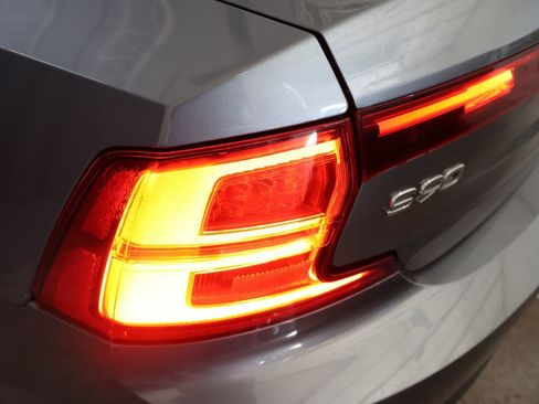 Used 2018 Volvo S90 T5 Momentum w/ Convenience Package image 26