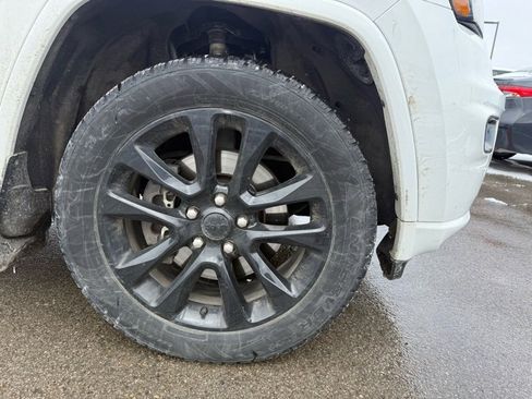 Used 2021 Jeep Grand Cherokee Laredo X image 4