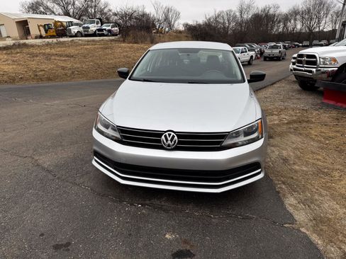 Used 2015 Volkswagen Jetta S image 8