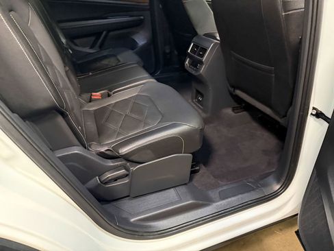 Used 2025 Volkswagen Atlas SE image 65