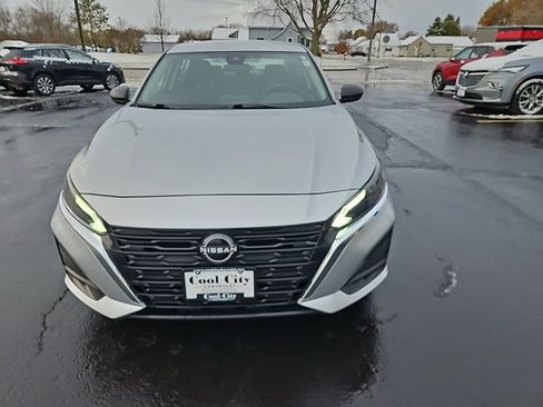 Used 2024 Nissan Altima 2.5 SV FWD image 8