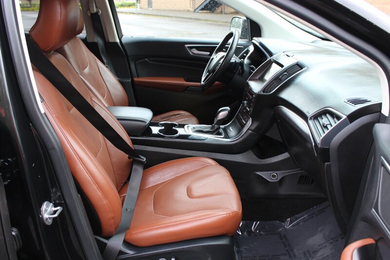 Used 2015 Ford Edge Titanium w/ Equipment Group 302A AWD/4WD image 18