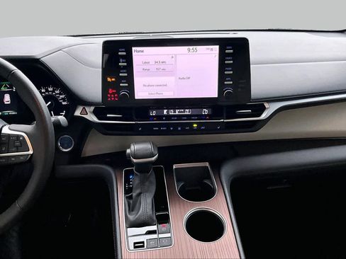 Certified 2023 Toyota Sienna XLE FWD image 7