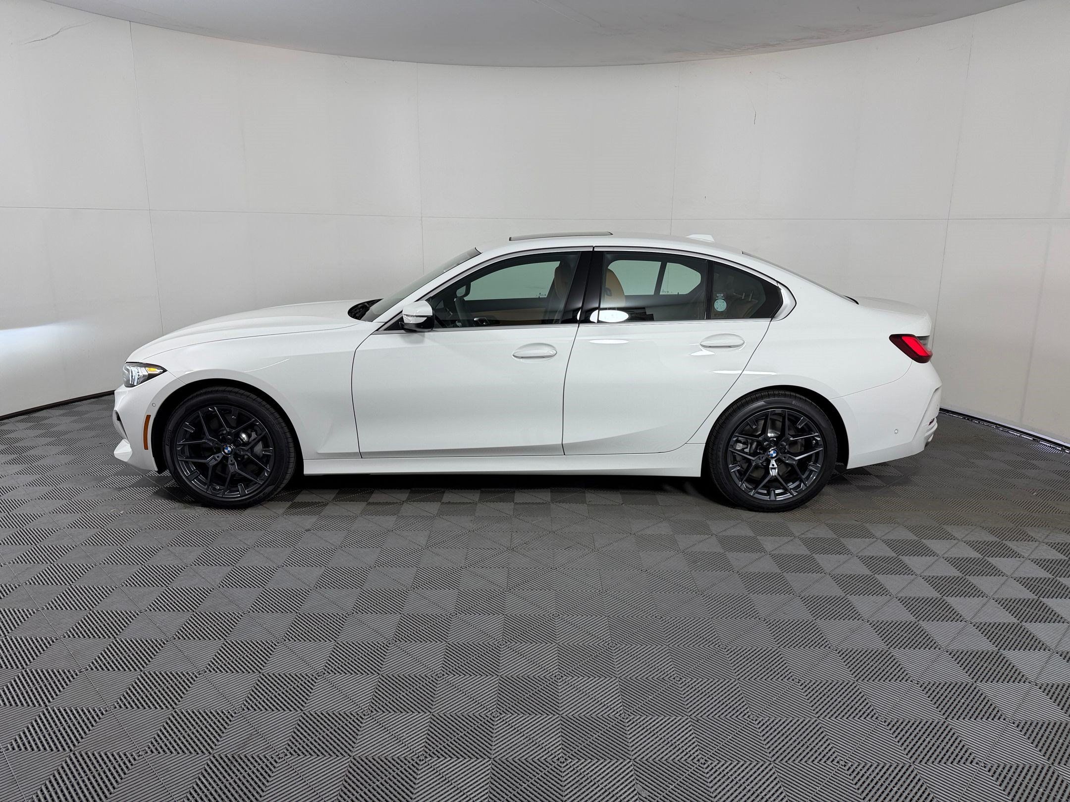 Used 2026 BMW 330i Sedan w/ Premium Package RWD image 2