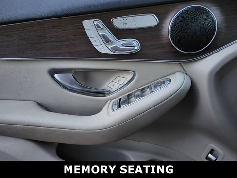 Used 2022 Mercedes-Benz GLC 300 4MATIC image 16