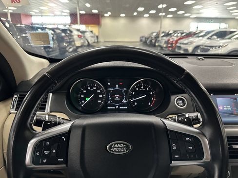 Used 2018 Land Rover Discovery Sport HSE image 17