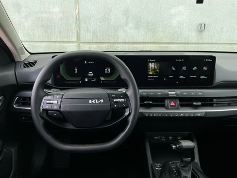 Used 2025 Kia K4 LXS image 13