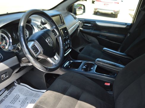 Used 2016 Dodge Grand Caravan SXT w/ UConnect Hands-Free Group FWD image 13