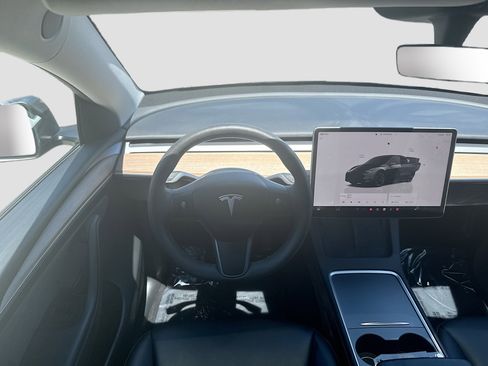 Used 2023 Tesla Model Y 2WD image 21