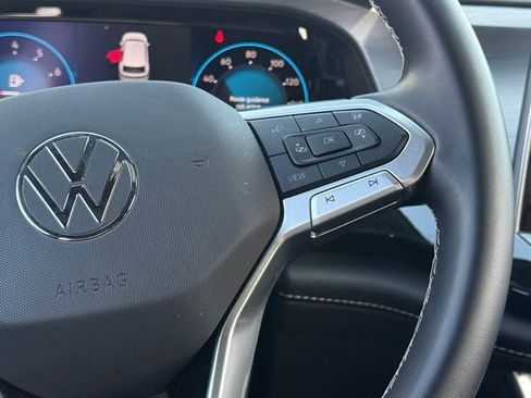 Used 2025 Volkswagen Atlas Cross Sport SE AWD/4WD image 11