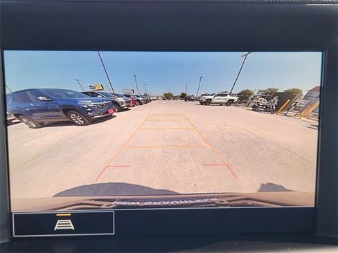 Used 2023 GMC Terrain SLT image 19